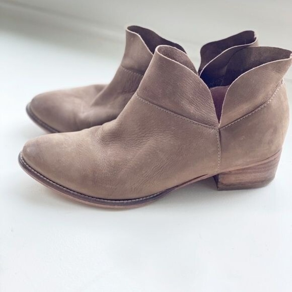 Seychelles Boots Womens 10 Leather Snare Taupe Ankle Low Booties